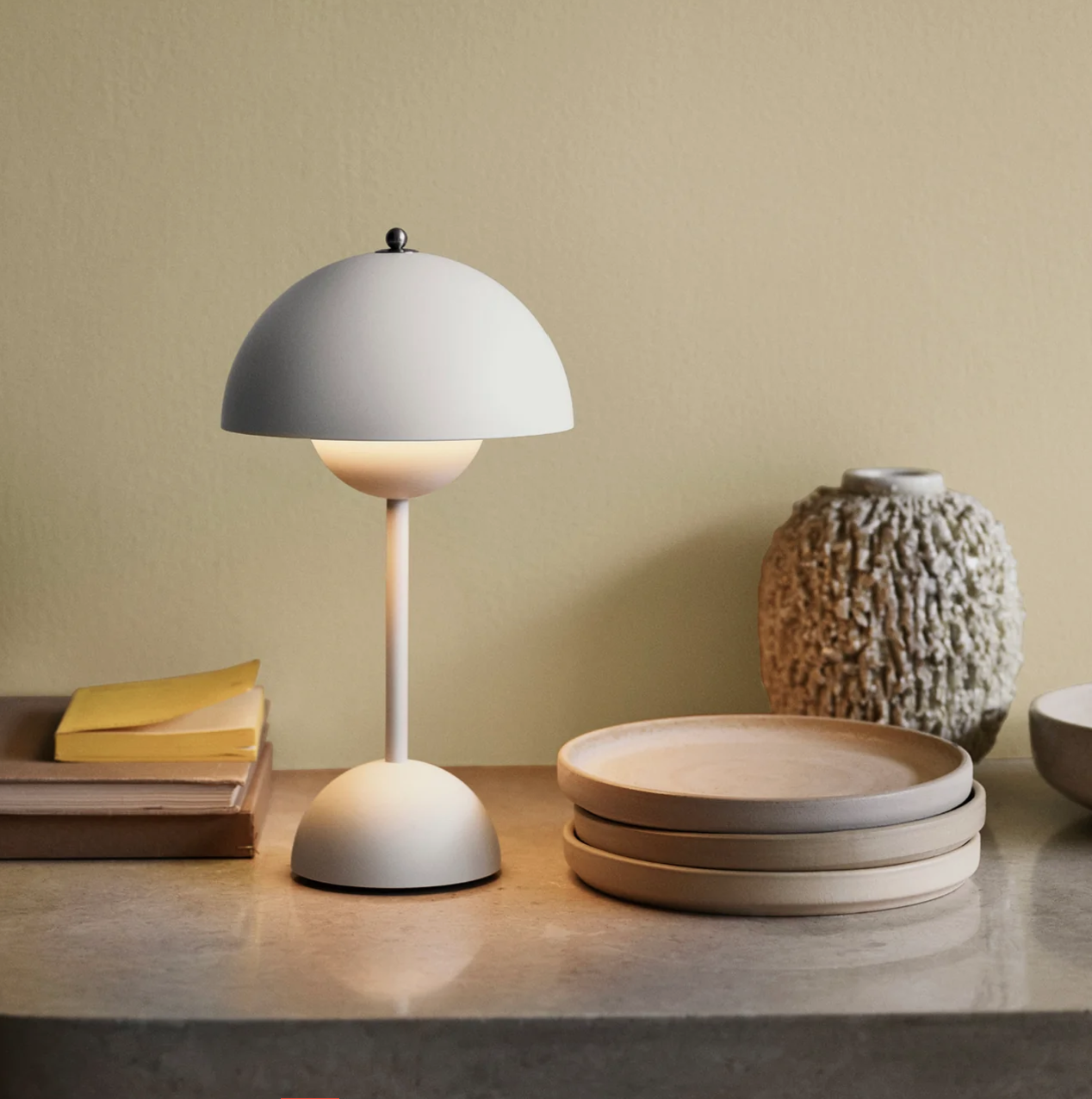 Flowerpot VP9 Portable Table Lamp