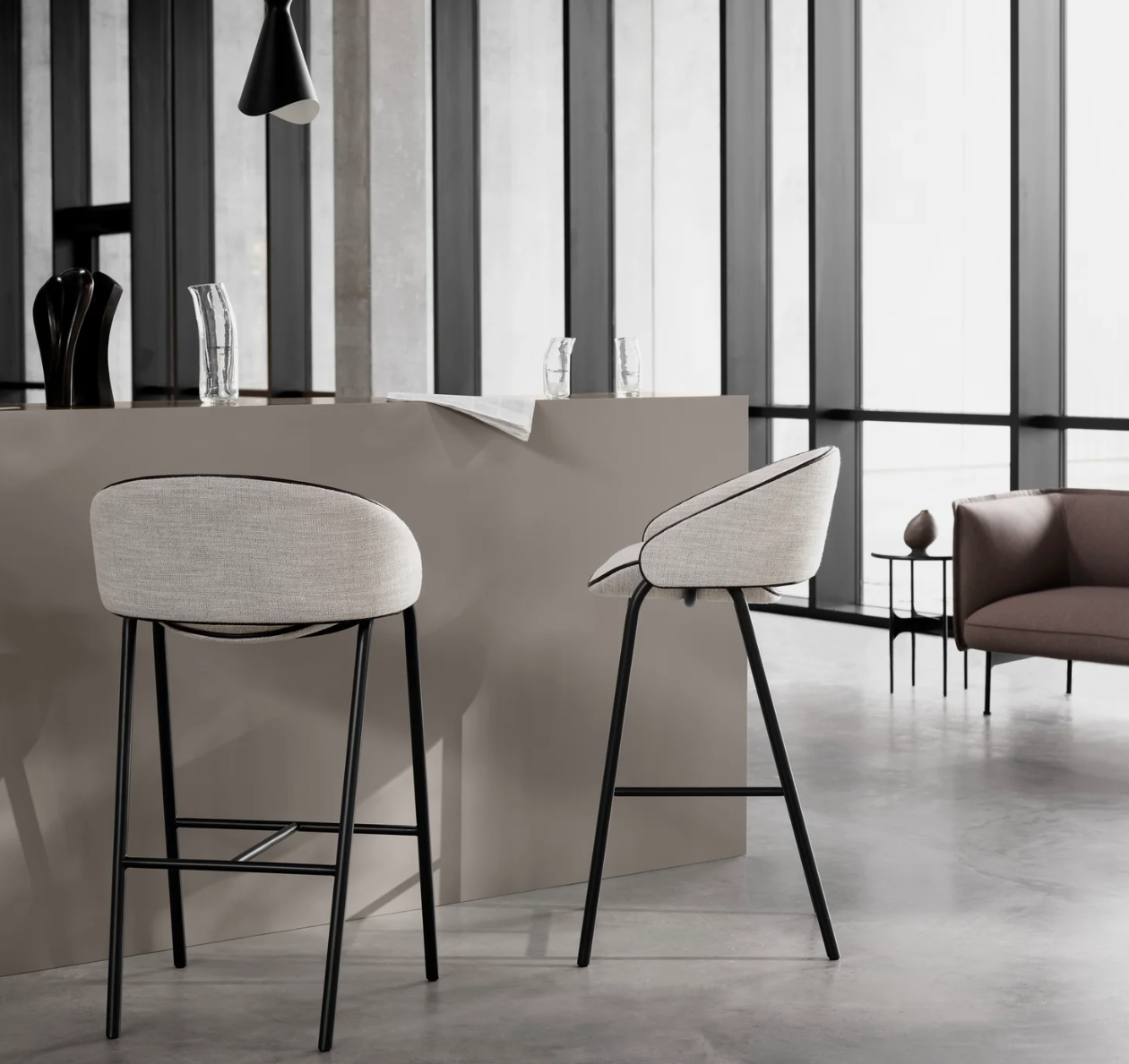 Folium Bar Stool with Leather Piping