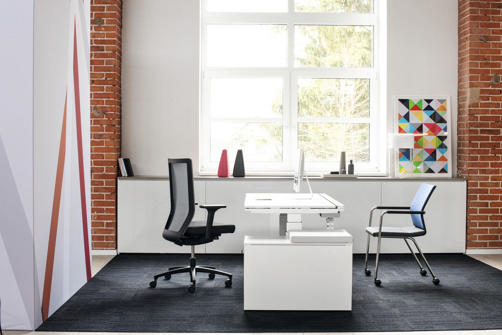 Stilo 4 Leg Mesh Armchair on Castors