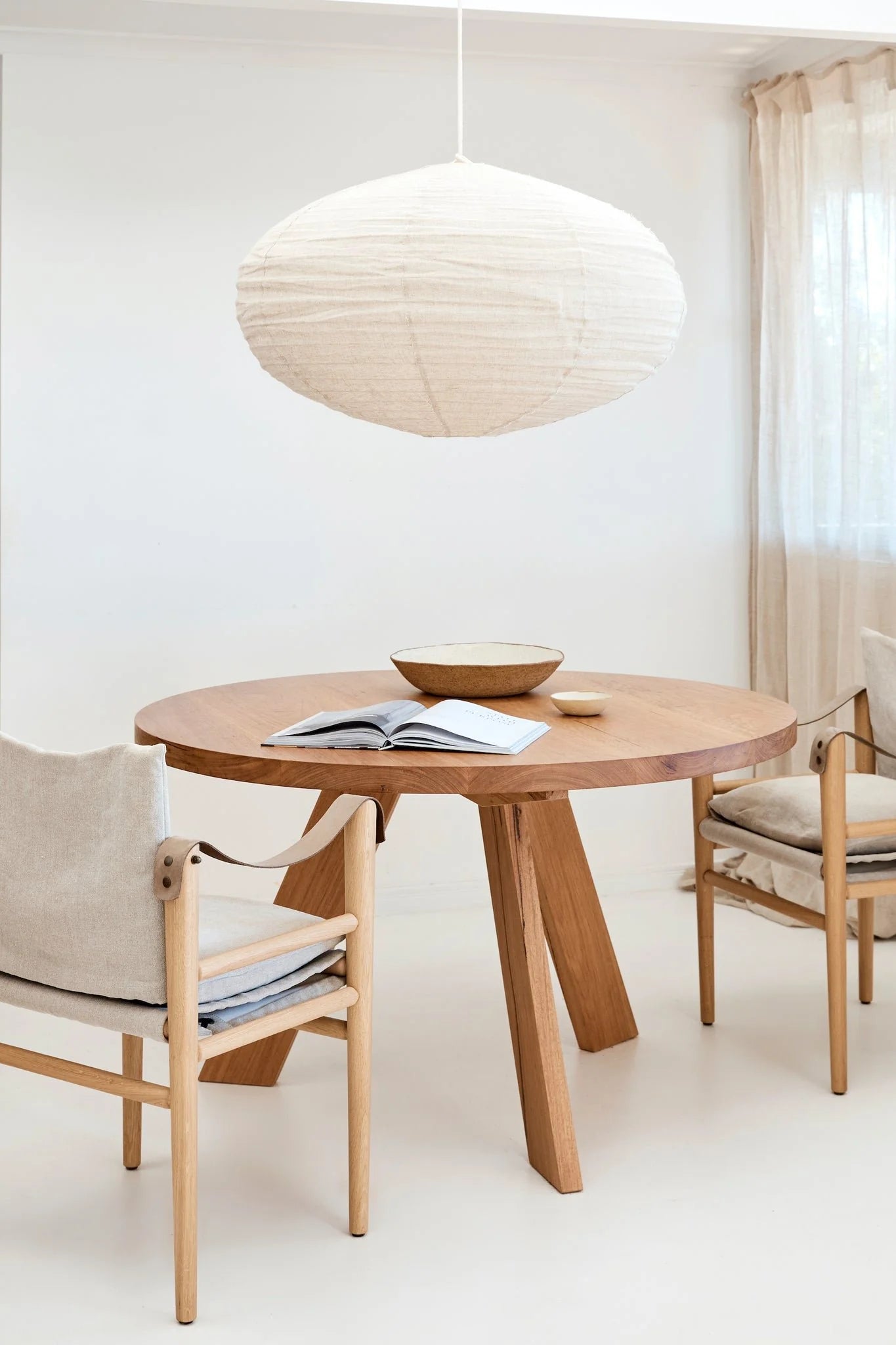Tripod Lite Dining Table